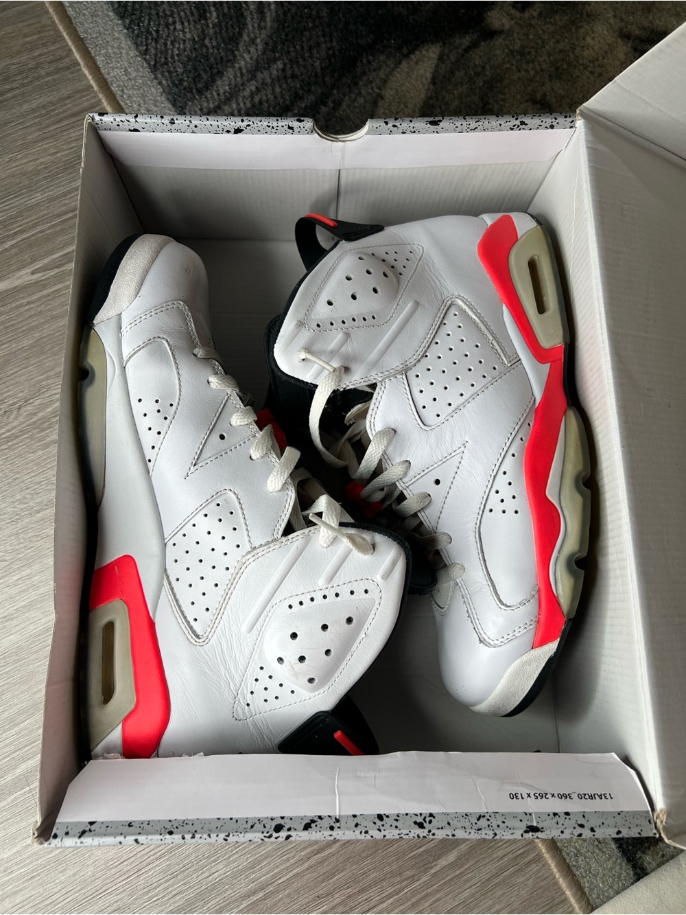 Jordan Men's White/Red Retro Basketball Sneakers